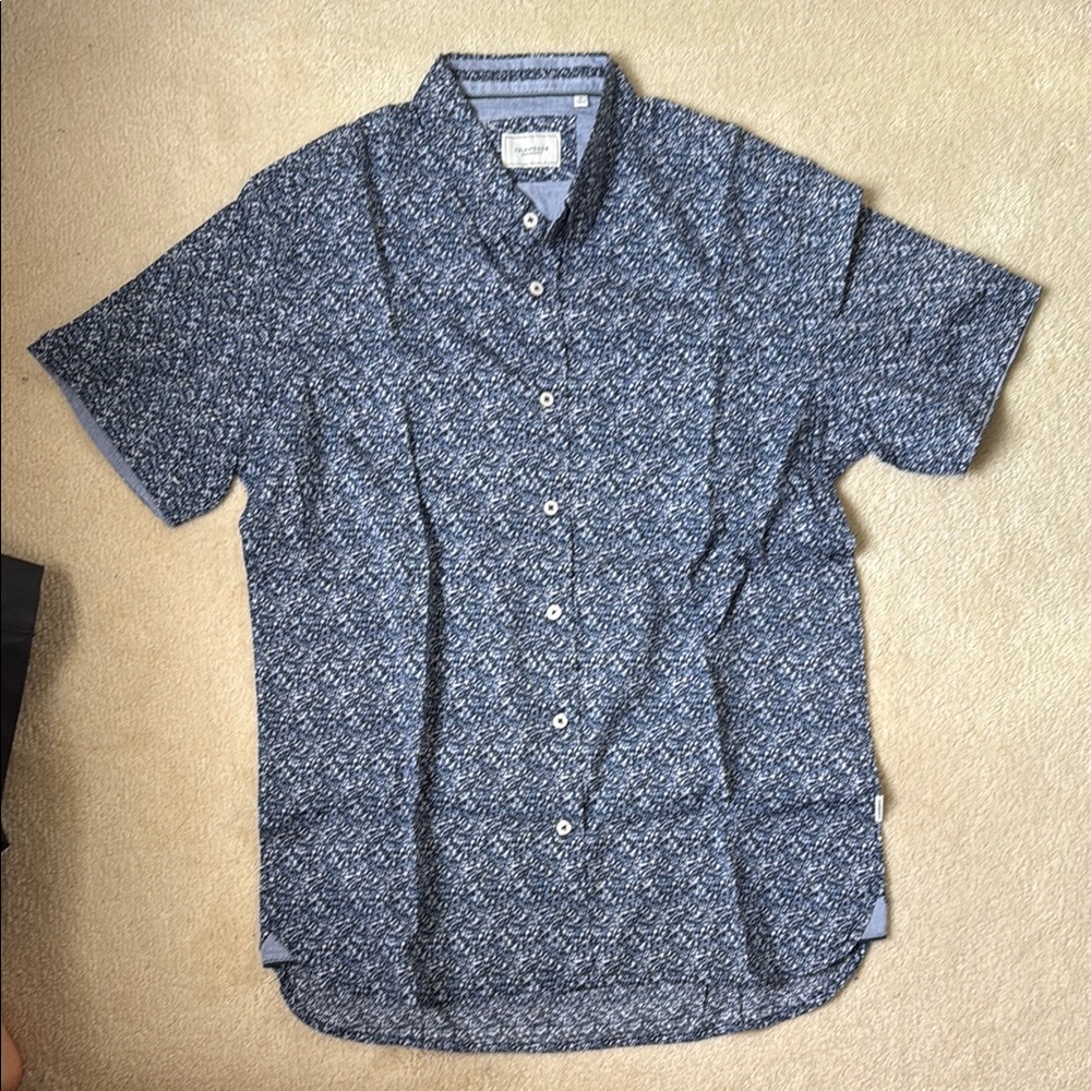 7 Diamonds Blue Casual Button Down Shirt with Geometric Print
